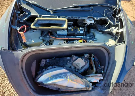 2021 Tesla Model Y z USA, uszkodzony, nr VIN 5YJYGAEE0MF190687